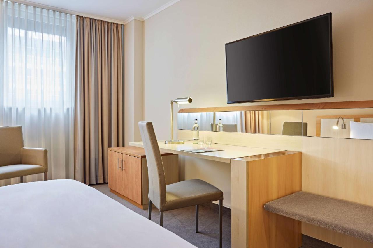 Zimmer mit Kingsize-Bett